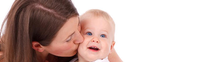 Mamme sorridenti con il pancione
