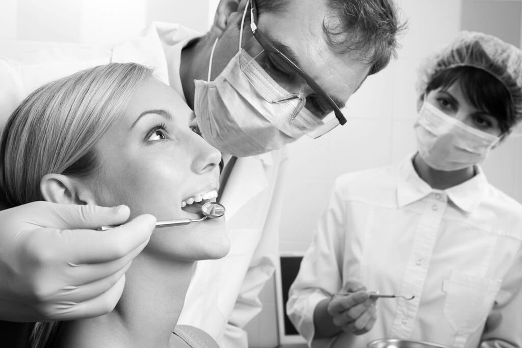 What Does A Dentist See In Your Mouth? - Dentista Italiano a Londra